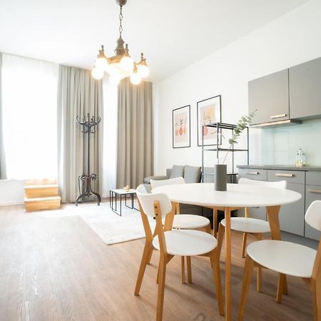 Spacious Apartment With Huge Shared Terrace And Grill Located Between City Centre And Donau River Vienne Extérieur photo